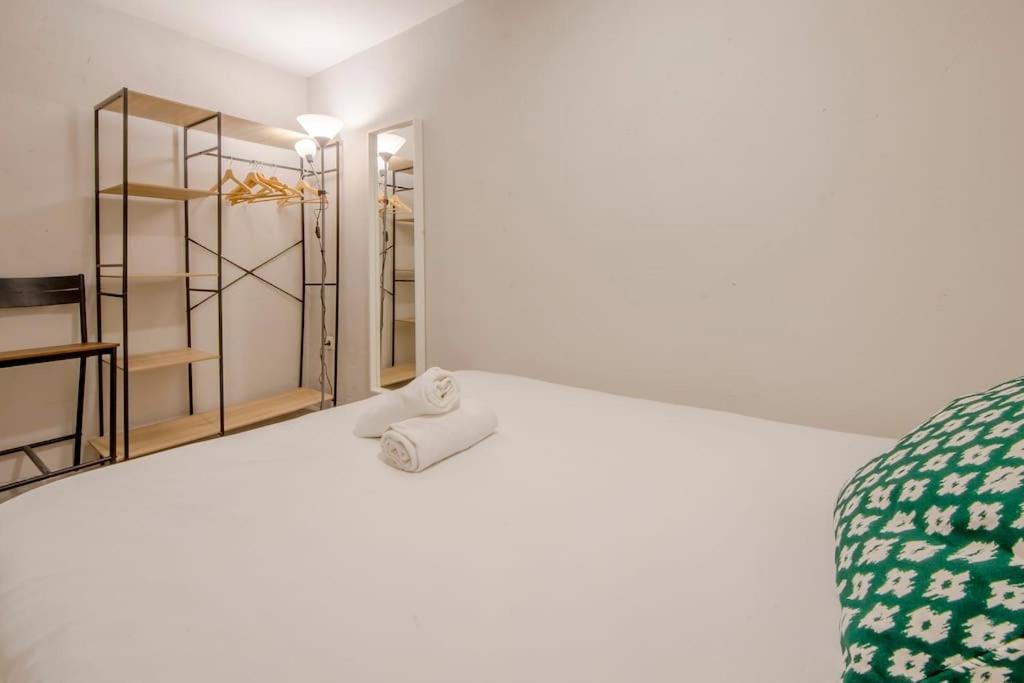 Cool Deluxe Interior Design A 2 Min De Gran Via Apartment Madrid Exterior photo