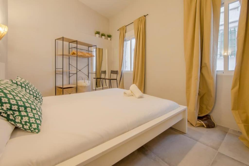Cool Deluxe Interior Design A 2 Min De Gran Via Apartment Madrid Exterior photo