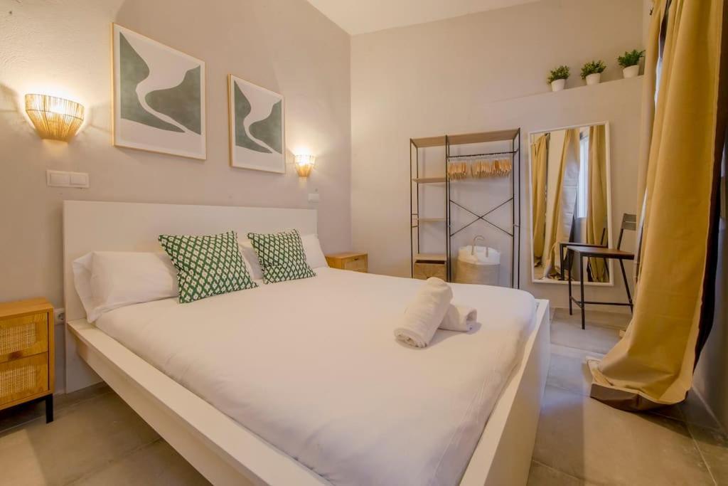 Cool Deluxe Interior Design A 2 Min De Gran Via Apartment Madrid Exterior photo