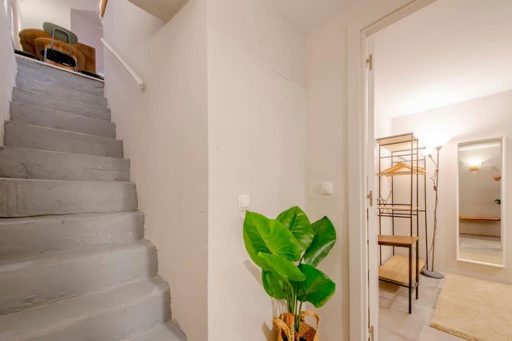 Cool Deluxe Interior Design A 2 Min De Gran Via Apartment Madrid Exterior photo
