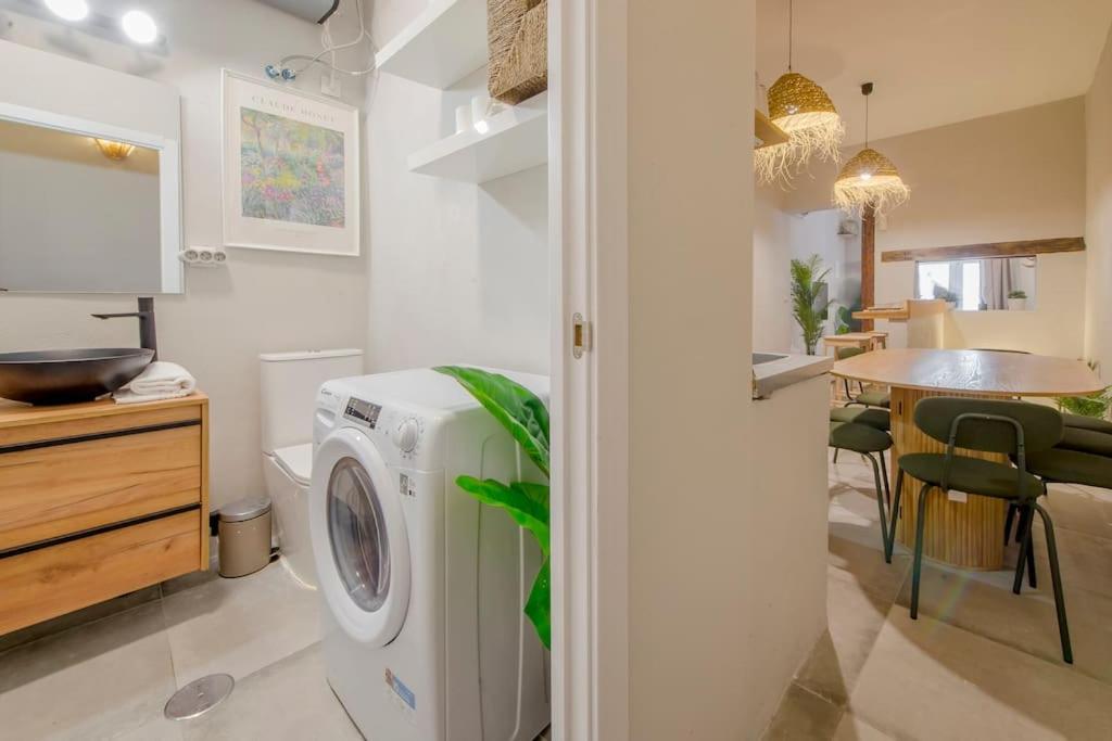 Cool Deluxe Interior Design A 2 Min De Gran Via Apartment Madrid Exterior photo