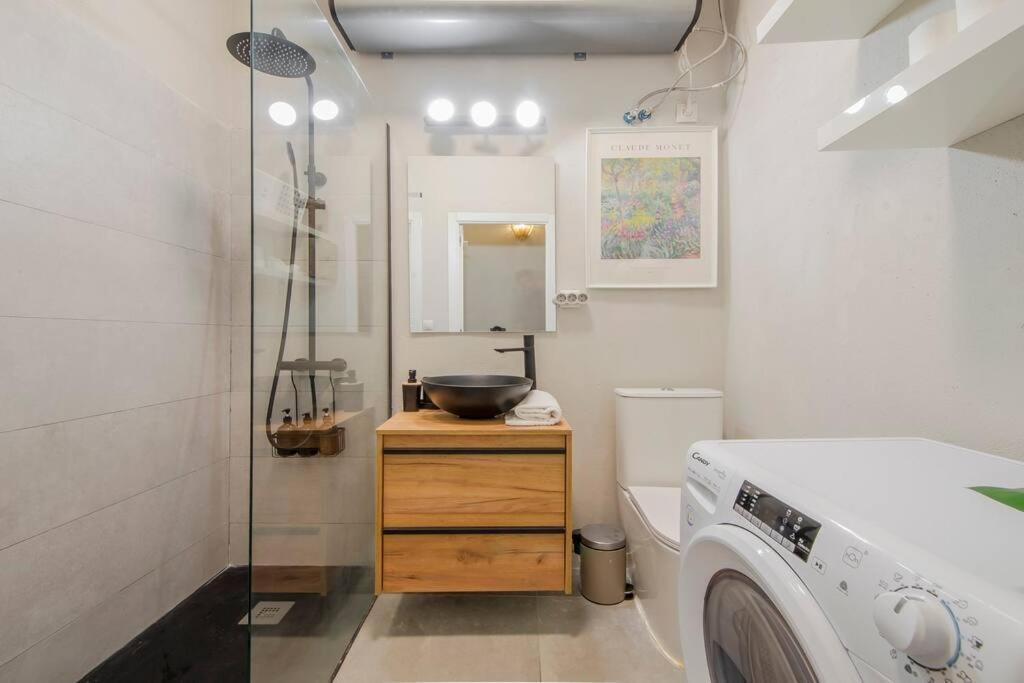 Cool Deluxe Interior Design A 2 Min De Gran Via Apartment Madrid Exterior photo