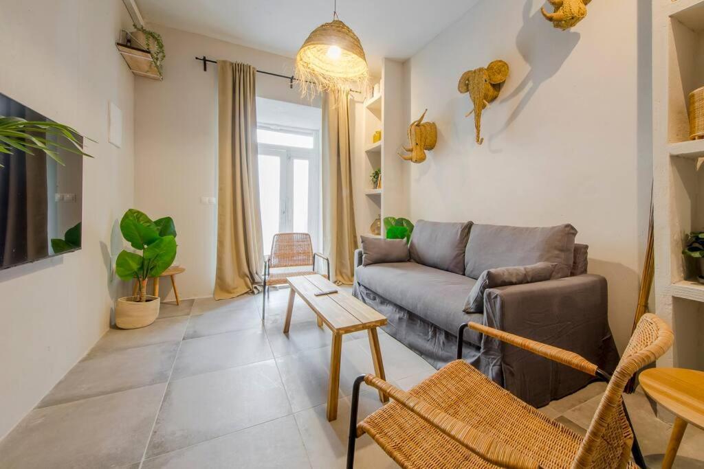 Cool Deluxe Interior Design A 2 Min De Gran Via Apartment Madrid Exterior photo