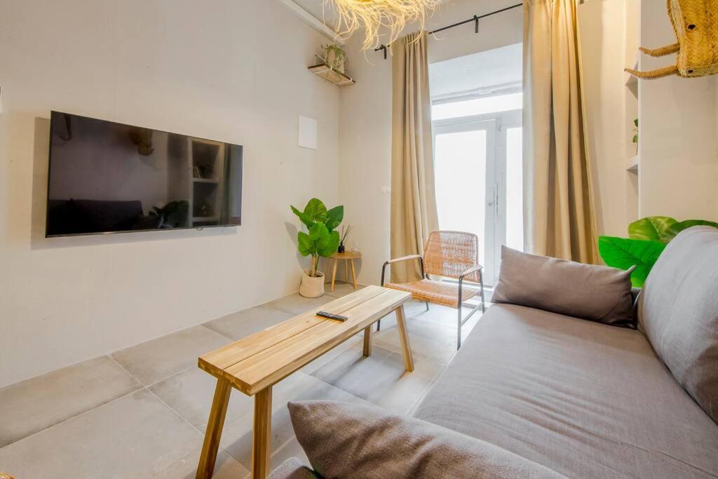 Cool Deluxe Interior Design A 2 Min De Gran Via Apartment Madrid Exterior photo