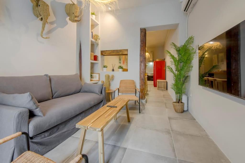 Cool Deluxe Interior Design A 2 Min De Gran Via Apartment Madrid Exterior photo
